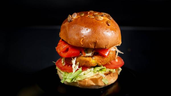 Burger Vegan cu ardei copt